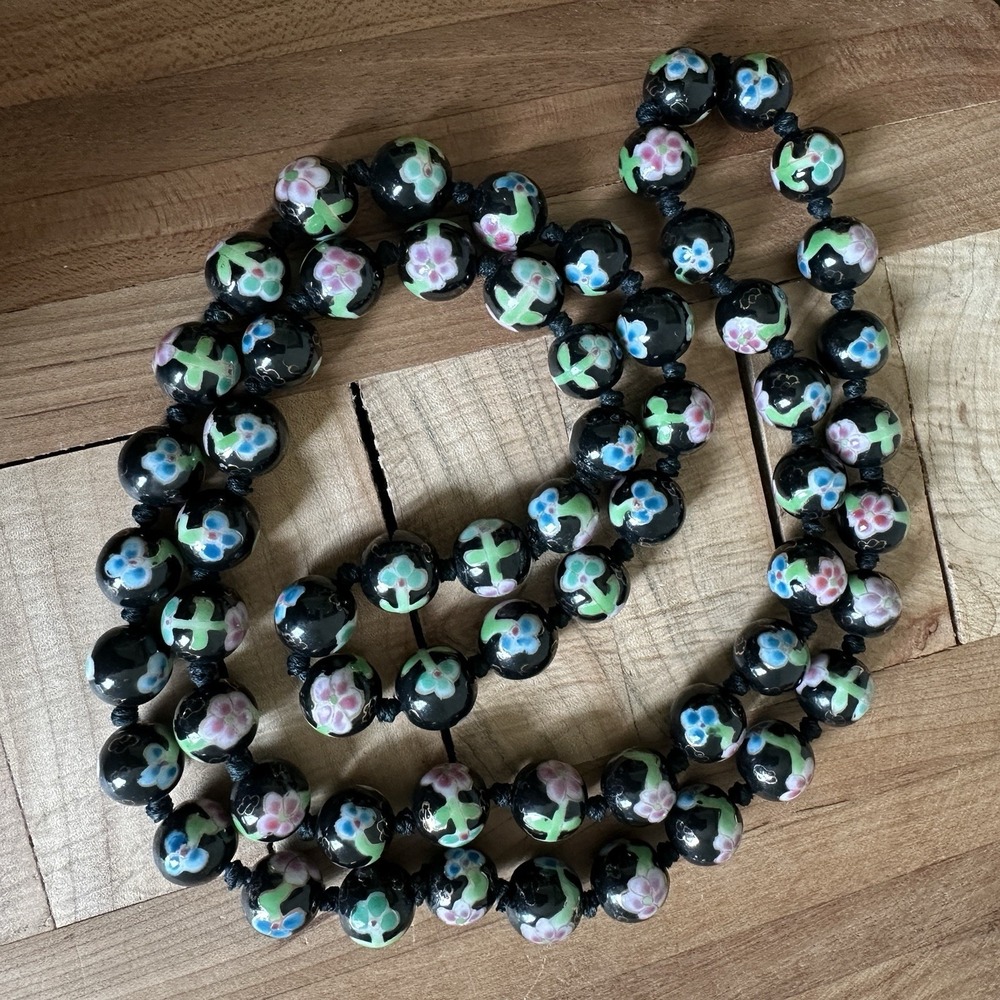 VTG Chinese Porcelain Beaded Necklace 26 Inch Black Pink Flower Knotted Round‎